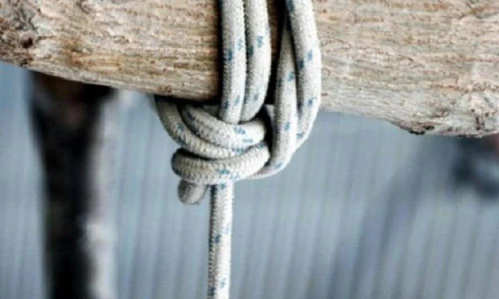 Τραγωδία στην Σύρο: Βρέθηκε κρεμασμένη γυναίκα σε δέντρο